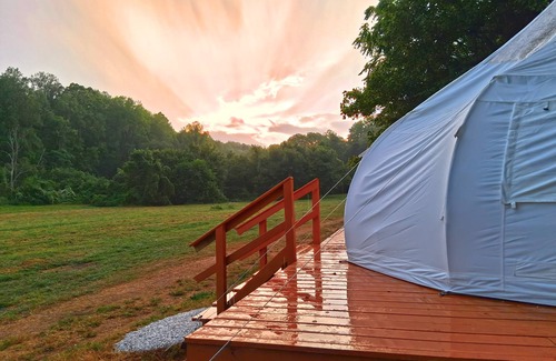 Ruby RV Rental | Elysian Escape: Starlit Riverfront Glamping Suite AC + WiFi + Games