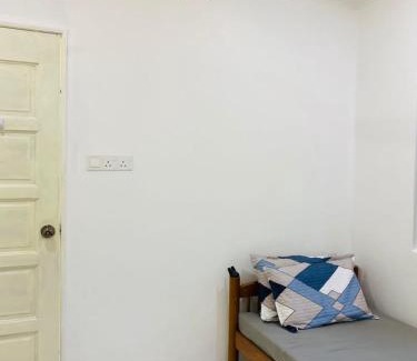 Jeli House | EM Rumah Inap SueKori Jeli