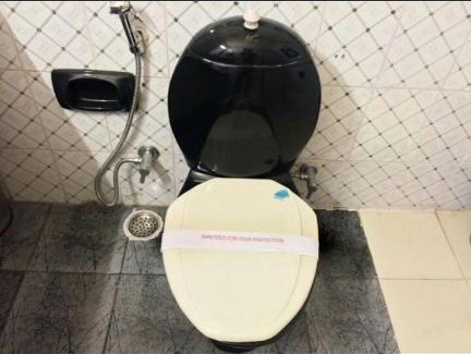 DLF Phase 3 House | Emarald Hotel and Resorts-Fully Vaccinated Staff