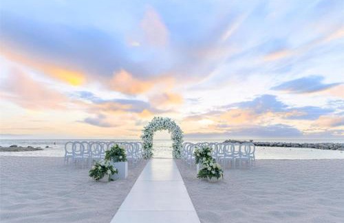 Palm Beach Resort | Embassy Suites By Hilton Aruba Beach Resort