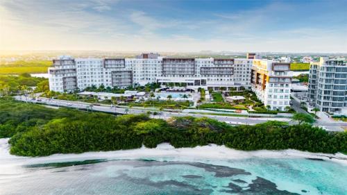 Palm Beach Resort | Embassy Suites By Hilton Aruba Beach Resort