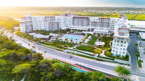 Palm Beach Resort | Embassy Suites By Hilton Aruba Beach Resort