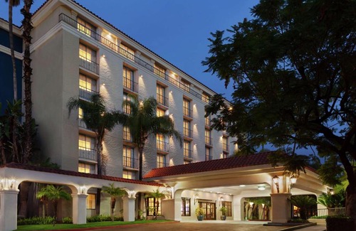 Arcadia Hotel | Embassy Suites by Hilton Arcadia-Pasadena Area