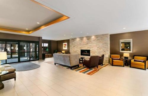 Deerfield Hotel | Embassy Suites by Hilton Chicago North Shore Deerfield