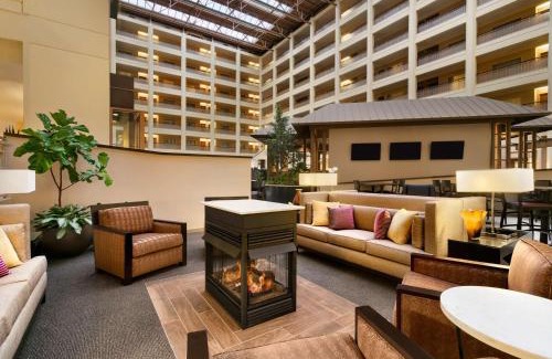 Deerfield Hotel | Embassy Suites by Hilton Chicago North Shore Deerfield