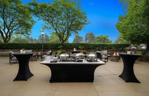 Troy Hotel | Embassy Suites by Hilton Detroit Troy Auburn Hills
