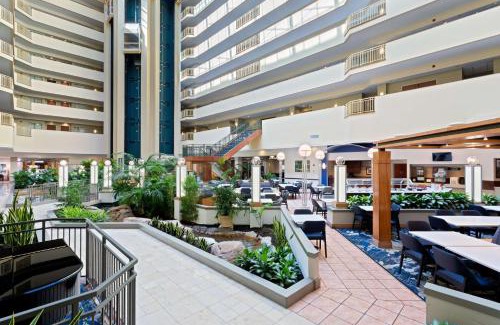 Bearss Plaza Hotel | Embassy Suites by Hilton Tampa USF Near Busch Gardens