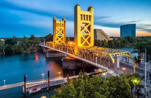 Central Sacramento Hotel | Embassy Suites by Hilton Sacramento Riverfront Promenade