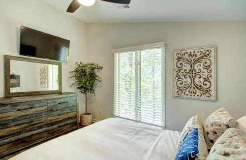 Bowling Green House | Embrace Nature in this Lakefront Cottage with Fire Pit in Charlotte, North Carolina