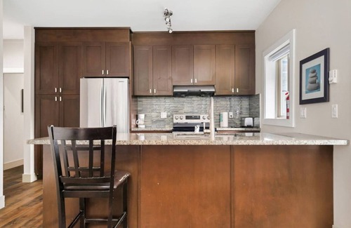 Harrison Hot Springs Apartment | Embrace Serenity Luxe 2BR, Sky-high Deck
