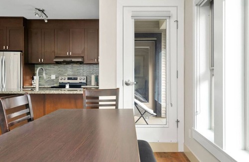 Harrison Hot Springs Apartment | Embrace Serenity Luxe 2BR, Sky-high Deck