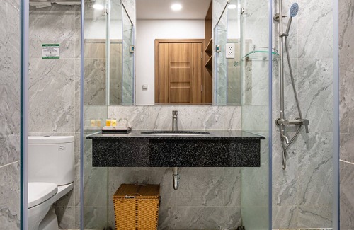 Phuong 8 Hotel | Emerald Central