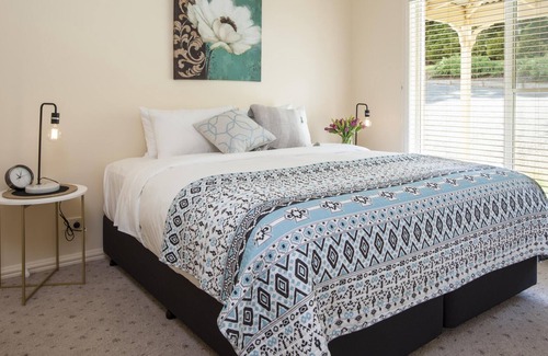 Emerald Cottage | Emerald Cottage - Dreaming of a country cottage to enjoy a little getaway, or share with friends and family.