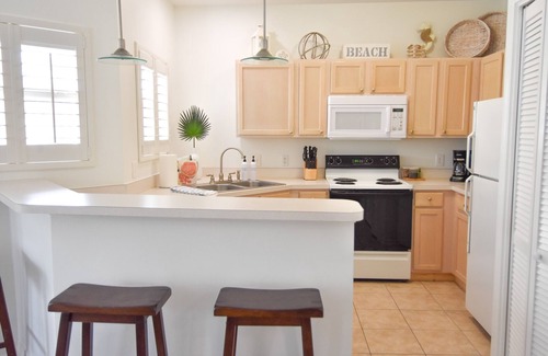 Holiday Isle Apartment | Emerald Escape II - 2BR SPC Beach Walk