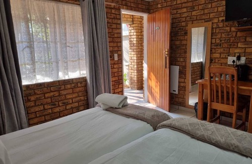 Kempton Park House | Emerald Guesthouse