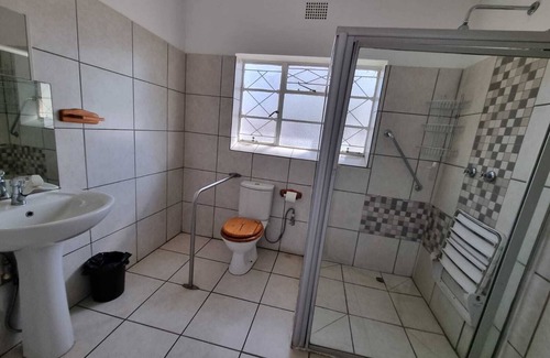 Kempton Park House | Emerald Guesthouse