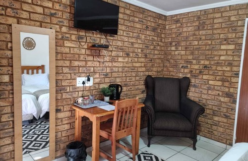 Kempton Park House | Emerald Guesthouse