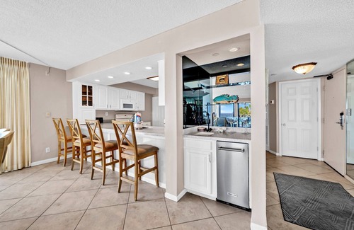 Destin Condo | Emerald Towers 306 ~ Beach Front 3rd Floor Condo