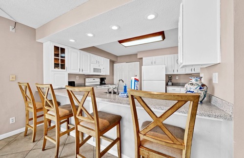 Destin Condo | Emerald Towers 306 ~ Beach Front 3rd Floor Condo