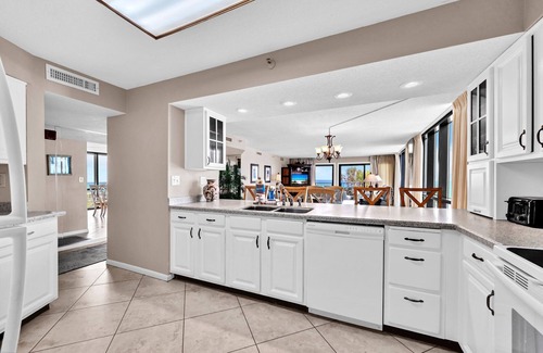 Destin Condo | Emerald Towers 306 ~ Beach Front 3rd Floor Condo