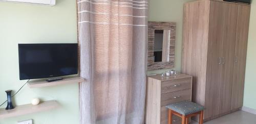 Latsi Apartment | EMILIA 11 STUDIO