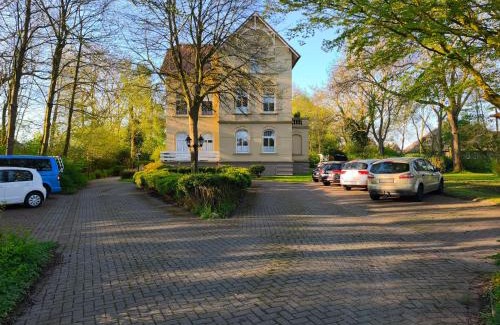 Dornumergrode Apartment | Emily's Deichbude in einer historischen Villa in Dornumersiel