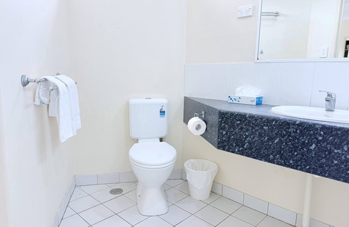 Emu Park Apartment | Emu Park Beach resort. Family Rooms for 3 guest.