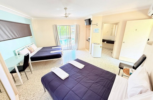 Emu Park Resort | Emu Park Beach Resort, Corporate Room for 3 guest
