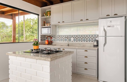 Florianopolis House | Enjoy beaches, heated pool, bathtub with comfort on your vacation.