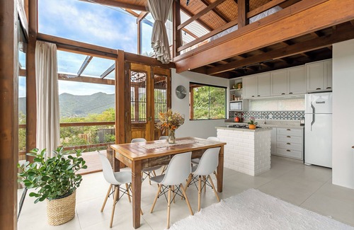 Florianopolis House | Enjoy beaches, heated pool, bathtub with comfort on your vacation.