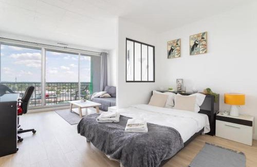 Mons-en-Baroeul Apartment | En hauteur, au pied du métro & 7mn du centre Lille