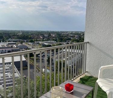 Mons-en-Baroeul Apartment | En hauteur, au pied du métro & 7mn du centre Lille