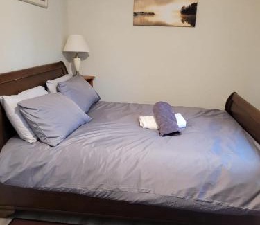 Sherborne St. John Apartment | En-suite room with Juliet balcony in a house