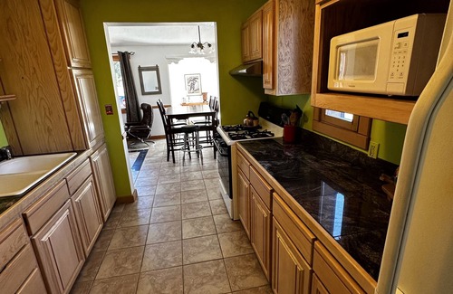 Questa House | enchanted 2 bed 2 bath 20 minutes from ski area