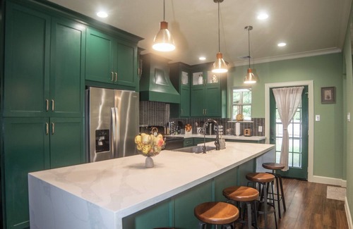 Montgomery House | Enchanted Home in Sam Houston National Forest! 20 min hike to Lake Conroe