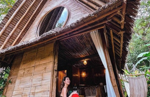 Lazi Cabin | Enchanted River cabin with private garden and kitchen