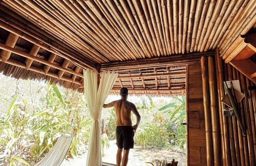 Lazi Cabin | Enchanted River cabin with private garden and kitchen
