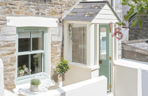 Polruan House | Enchanting Harbourside Cottage with Panoramic Views