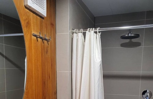 Berwick Cabin | Enchanting Tree Grove ! Unique Private Place, Pool