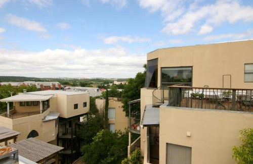Clarksville House | Encinal Condominiums