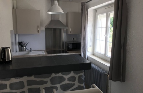 Grandvillers Cottage | Enclosed swimming pool area heated from May to October at 28 °, Park and relaxation area.