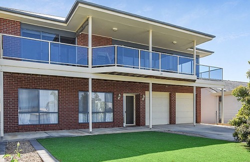 Encounter Bay House | Encounter the View - stunning panoramic ocean views (No schoolies)