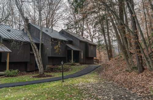 Quechee Condo | End Unit, Near Downtown Quechee - Mill Run 3A