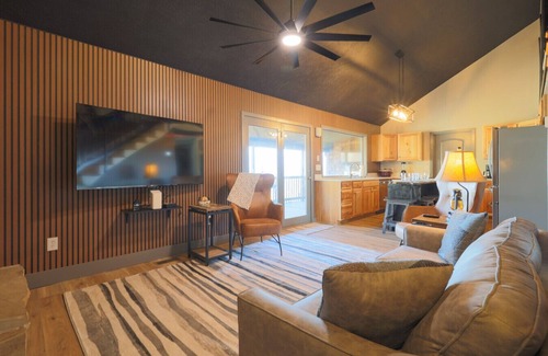 Gatlinburg - Pigeon Forge Cabin | Endless Views with a Private Indoor Heated Pool