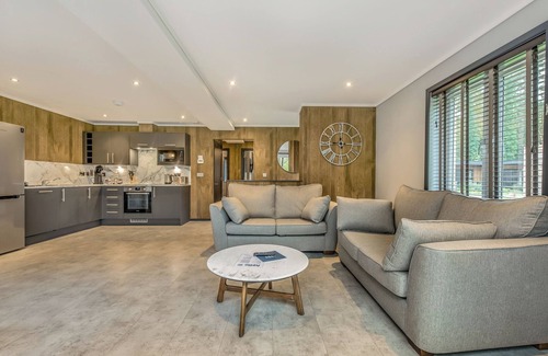 North Stoke Ski Chalet | Enjoy a break in the Hawthorn Lodge.