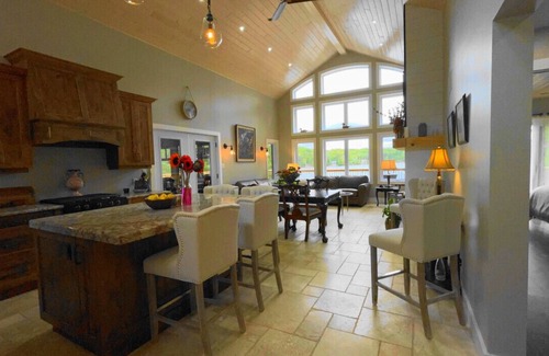 Tudor and Cashel House | Enjoy a Cottage Dream Vacation!