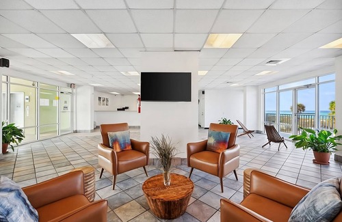 Panama City Beach Hotel | Enjoy a Hassle-free Stay! Free Parking, Pool, Near Casino Beach Boardwalk