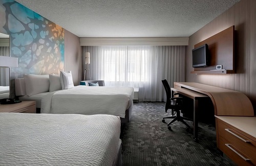Tempe Hotel | Enjoy a Hassle-Free and Suiting Stay! Pets are Allowed, Outdoor Swimming Pool!