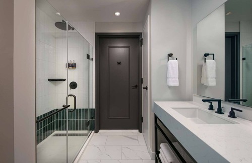 North Capitol Street Hotel | Enjoy a Hassle-Free Stay! 2 Contemporary Units, DC Landmark View, Pet-friendly!