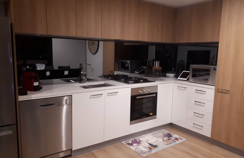 Adelaide Central Business District Apartment | Enjoy a little Luxury in Adelaide CBD - Perfect!